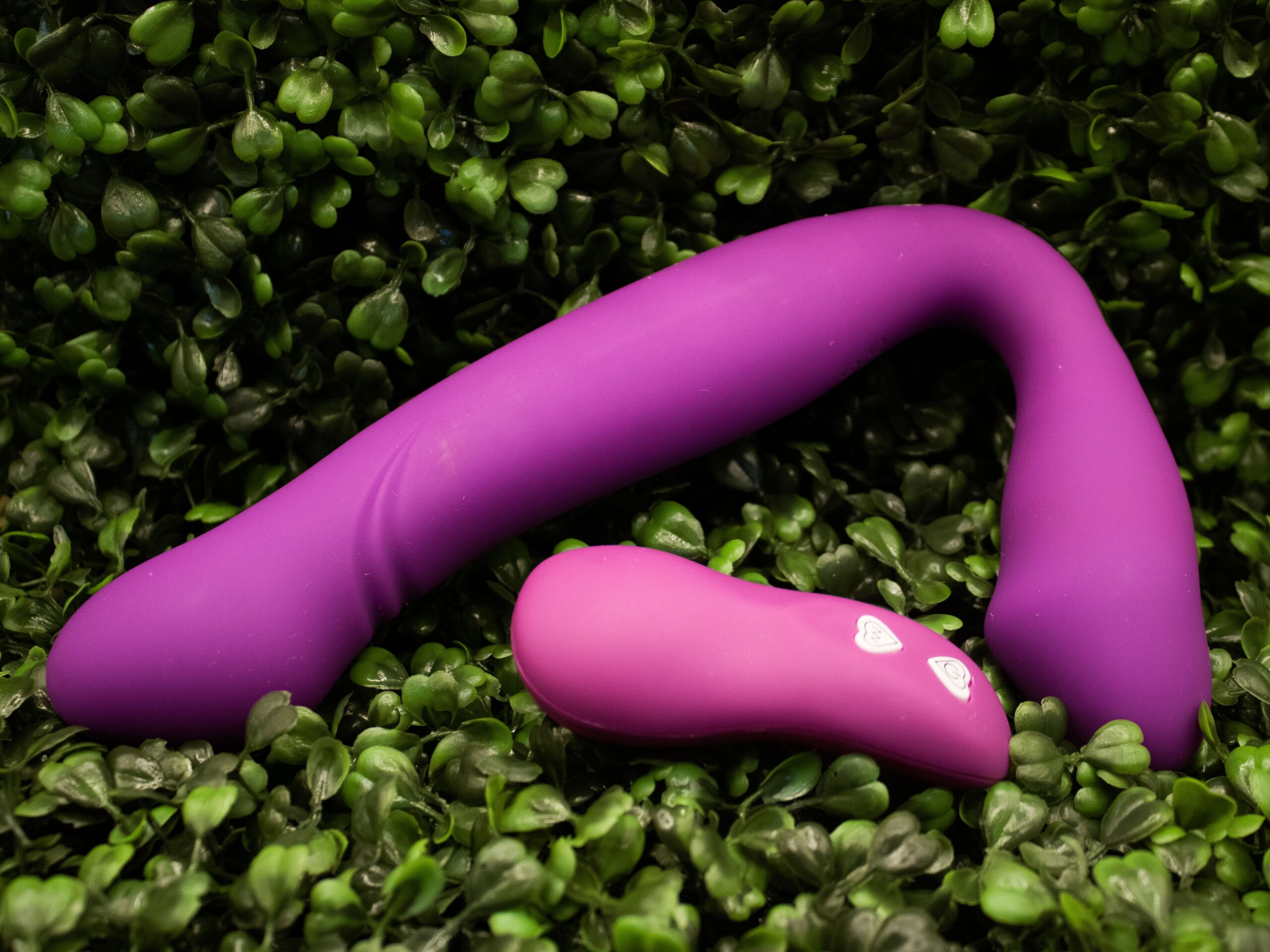 Double Trouble- Strapless Wearable Double Ended Vibrator - Image 2